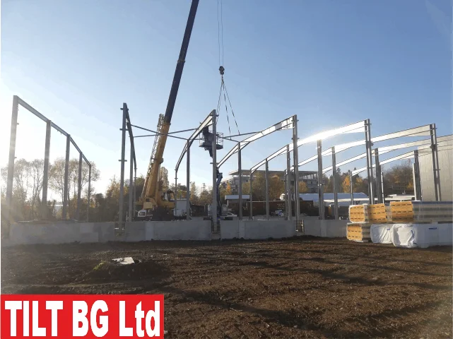 Метална конструкция хале, изглед от строителната площадка
