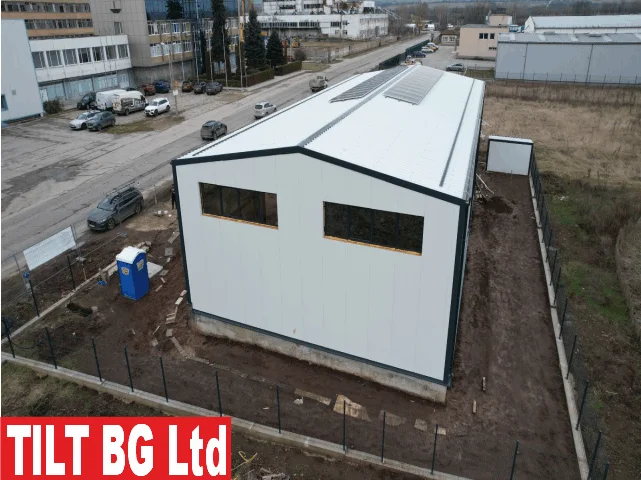 Склад с метална конструкция — монтаж на стенни термопанели