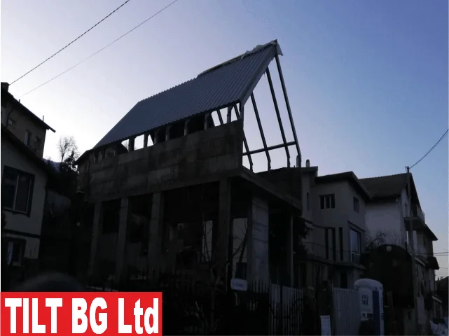 Покривни термопанели метална конструкция - Изграждане — детайли на конструкцията. Метални конструкции и термопанели — Тилт БГ ООД, над 20 год. опит.