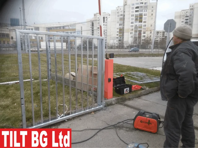Метални портални врати